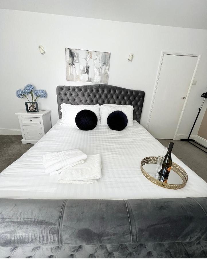 Modern 3 Bed, Heart Of Ashley Cross, 5 Mins To Sandbanks Poole Dış mekan fotoğraf