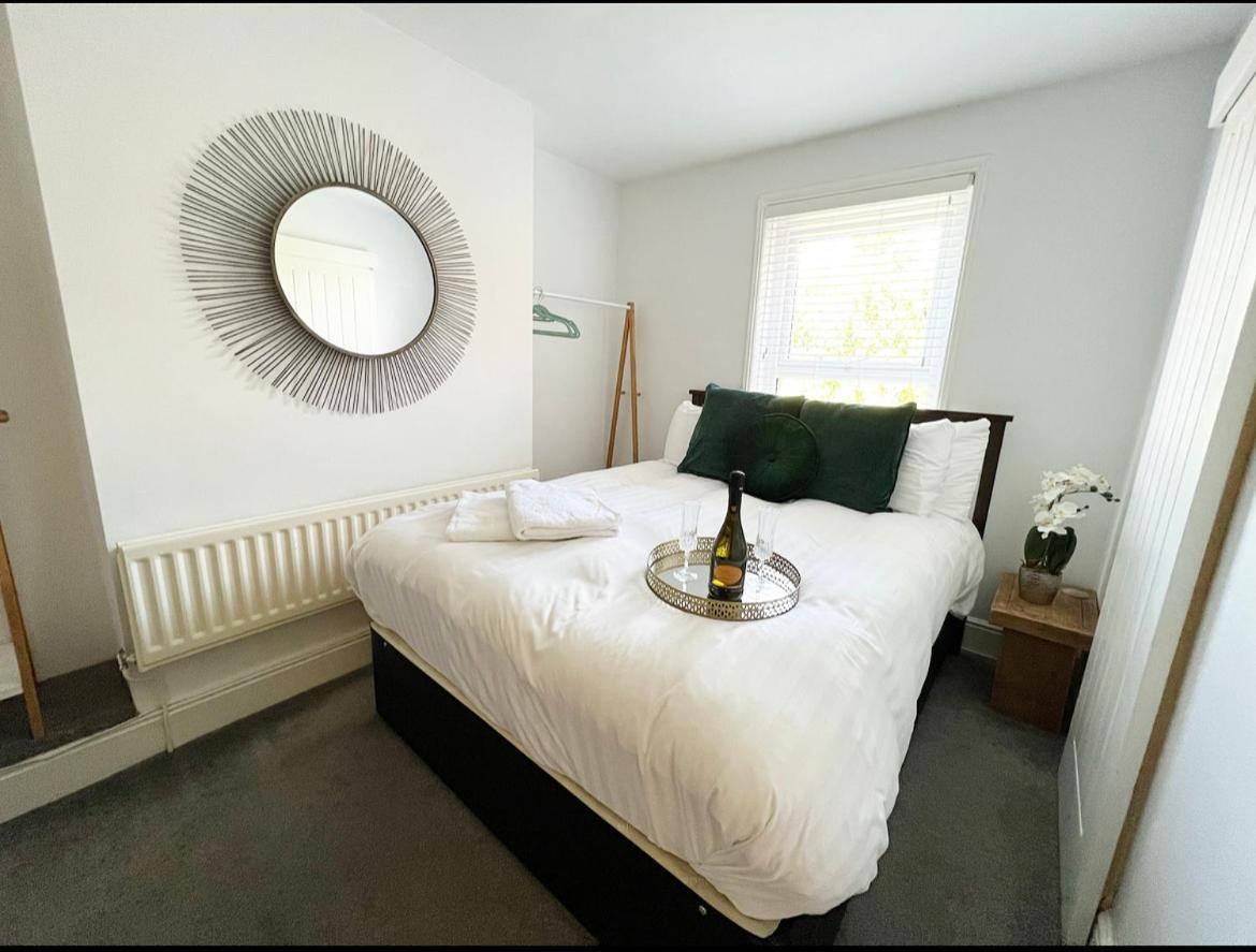 Modern 3 Bed, Heart Of Ashley Cross, 5 Mins To Sandbanks Poole Dış mekan fotoğraf