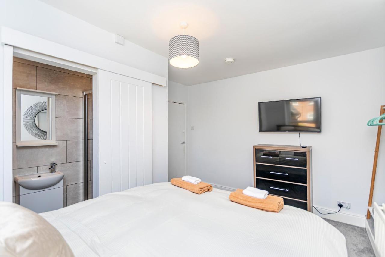 Modern 3 Bed, Heart Of Ashley Cross, 5 Mins To Sandbanks Poole Dış mekan fotoğraf